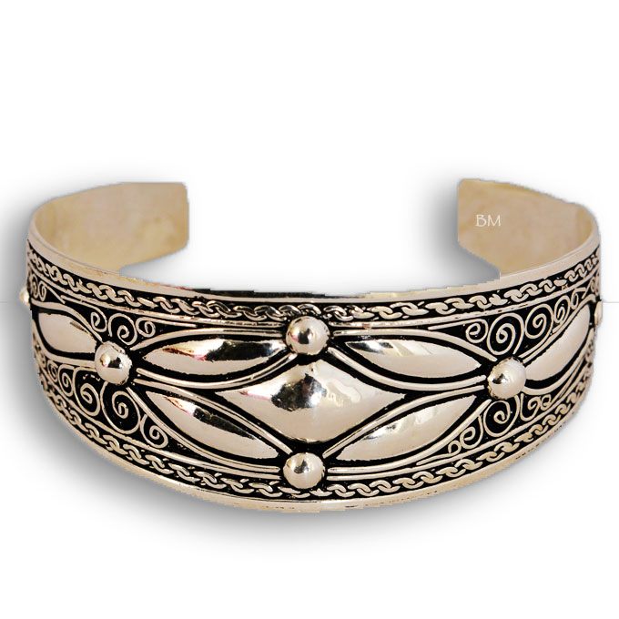Bracelet et bague en argent berbère  Traditional jewelry Antique  jewellery designs Fine jewelry